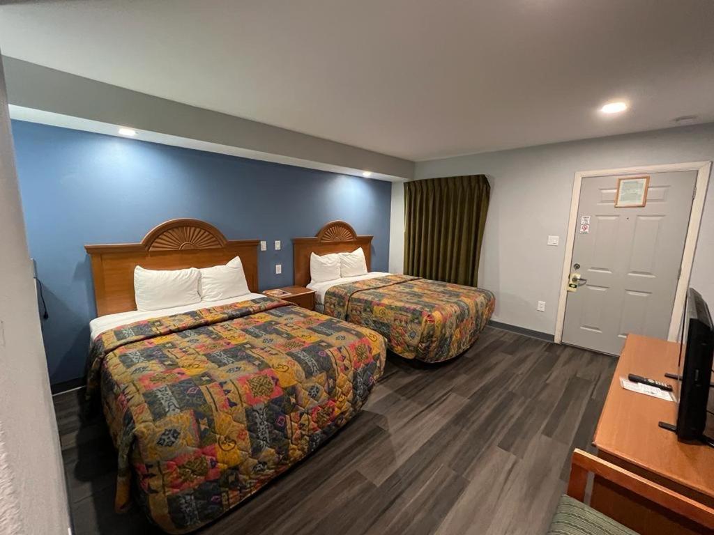 Elms Motel