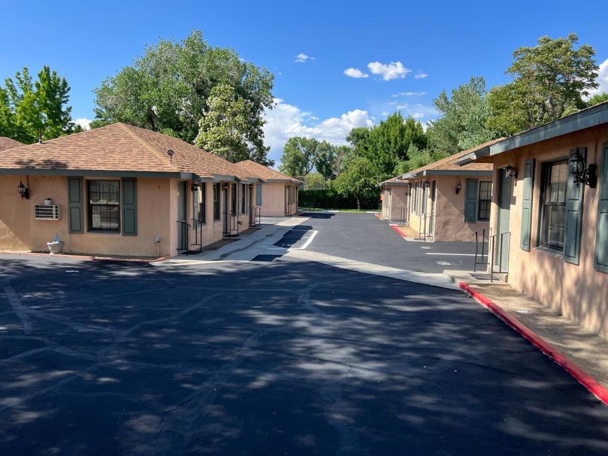 Elms Motel